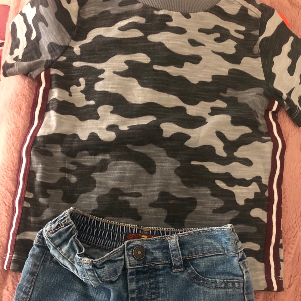 TShirt and Blue denim jeans
